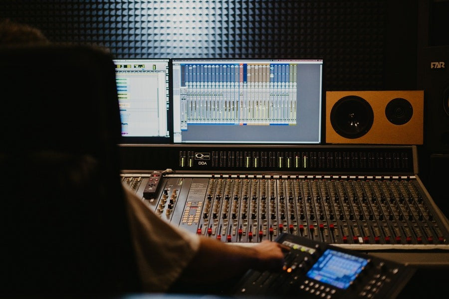 What you need to create a Home Music Studio: Basic Studio – Star ...